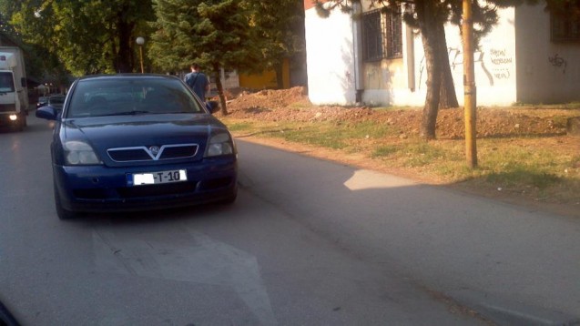 Parking papak parkirao na pješački prelaz na samoj raskrsnici