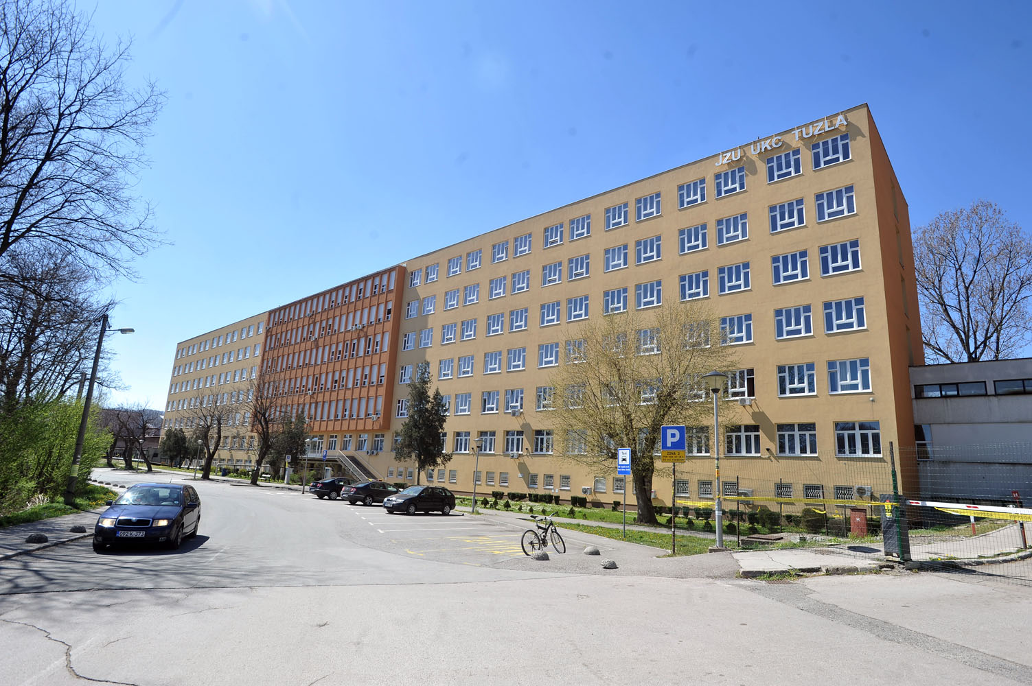 Utvrđene nepravilnosti bivšeg menadžmenta UKC-a Tuzla: Direktori isplaćivali plate veće od sedam hiljada KM - Vimarsana News
